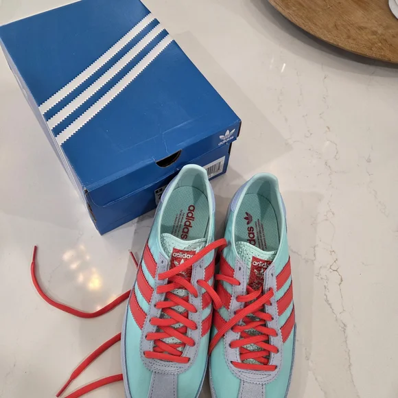 Adidas Teal and Red Sneakers - Picture 3 of 6